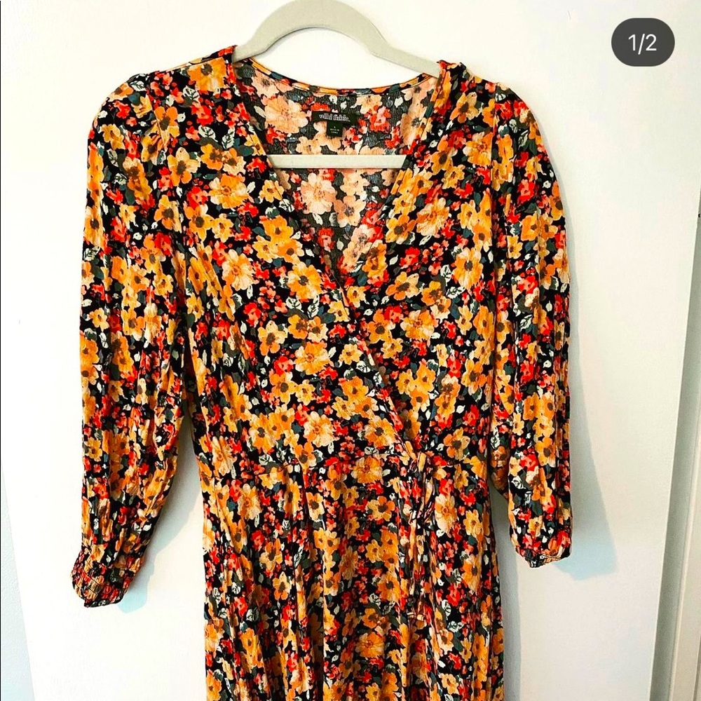 Adorable fall dress. Size L. Looks incredible with tights and boots.